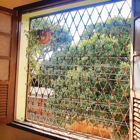 Quarto Casal Com Janela Casa Caramel Belo Horizonte Esterno foto