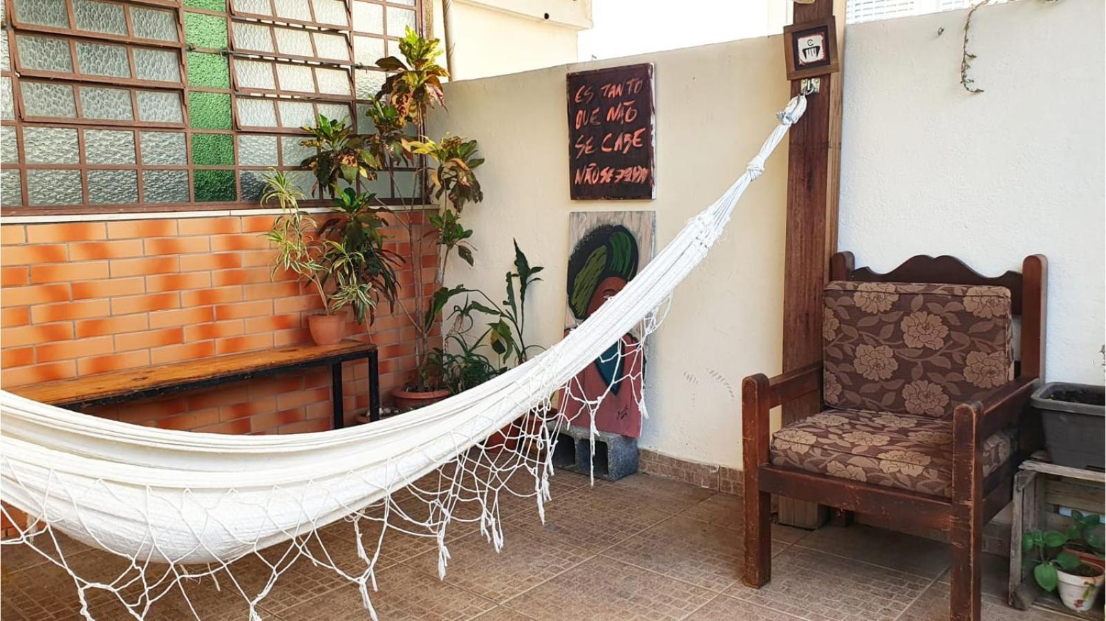 Quarto Casal Com Janela Casa Caramel Belo Horizonte Esterno foto
